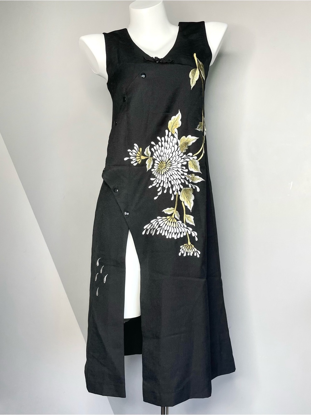 Modern Black Qipao Floral Slit Thigh Dress